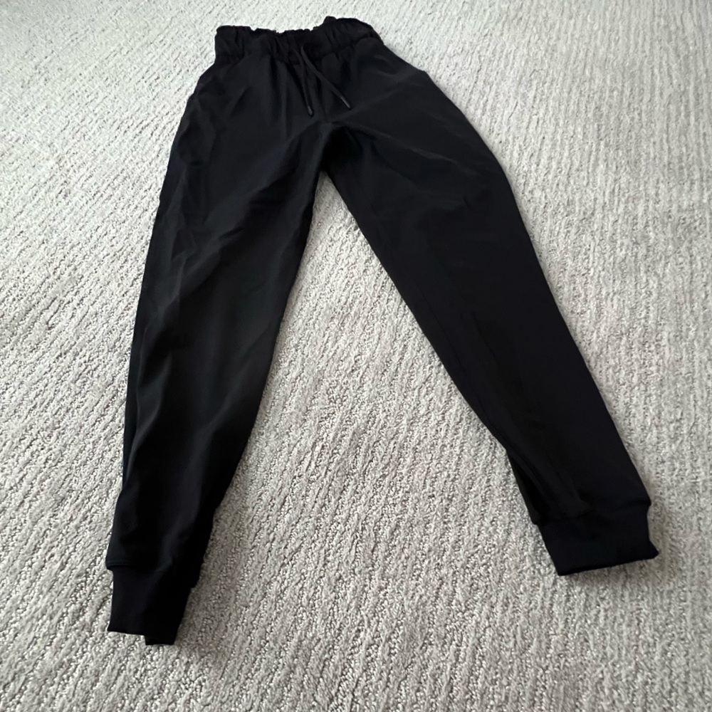 Women’s Lululemon High Waisted Joggers: Size 4